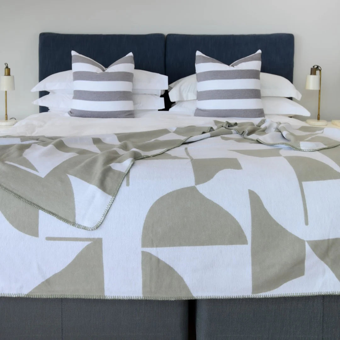 “Amanda Cotton Shapes Olive White throw blanket 200x230 cm brushed-cotton jacquard”
“Olive and white cotton acrylic jacquard throw – Amanda Shapes double size”