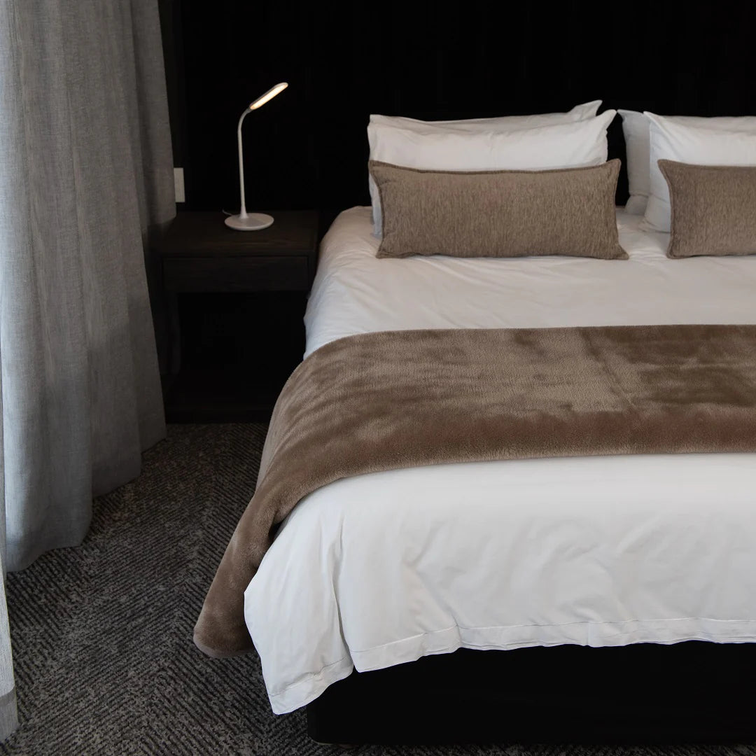 Belfiore Hotel - Plain Cobblestone Blankets / Aranda