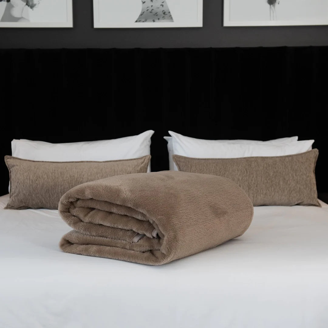 Belfiore Hotel - Plain Cobblestone Blankets / Aranda