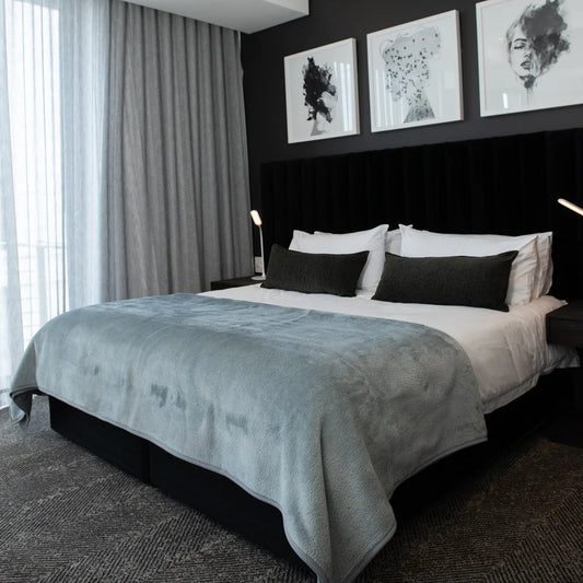 Belfiore Hotel - Plain Dove Blankets / Aranda