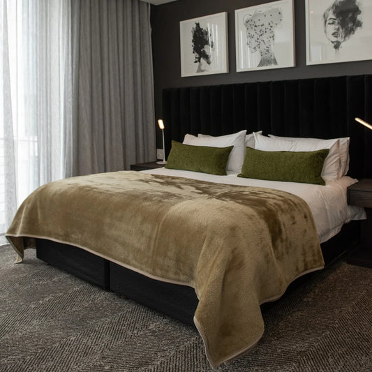 Belfiore Hotel - Plain Khaki Blankets / Aranda