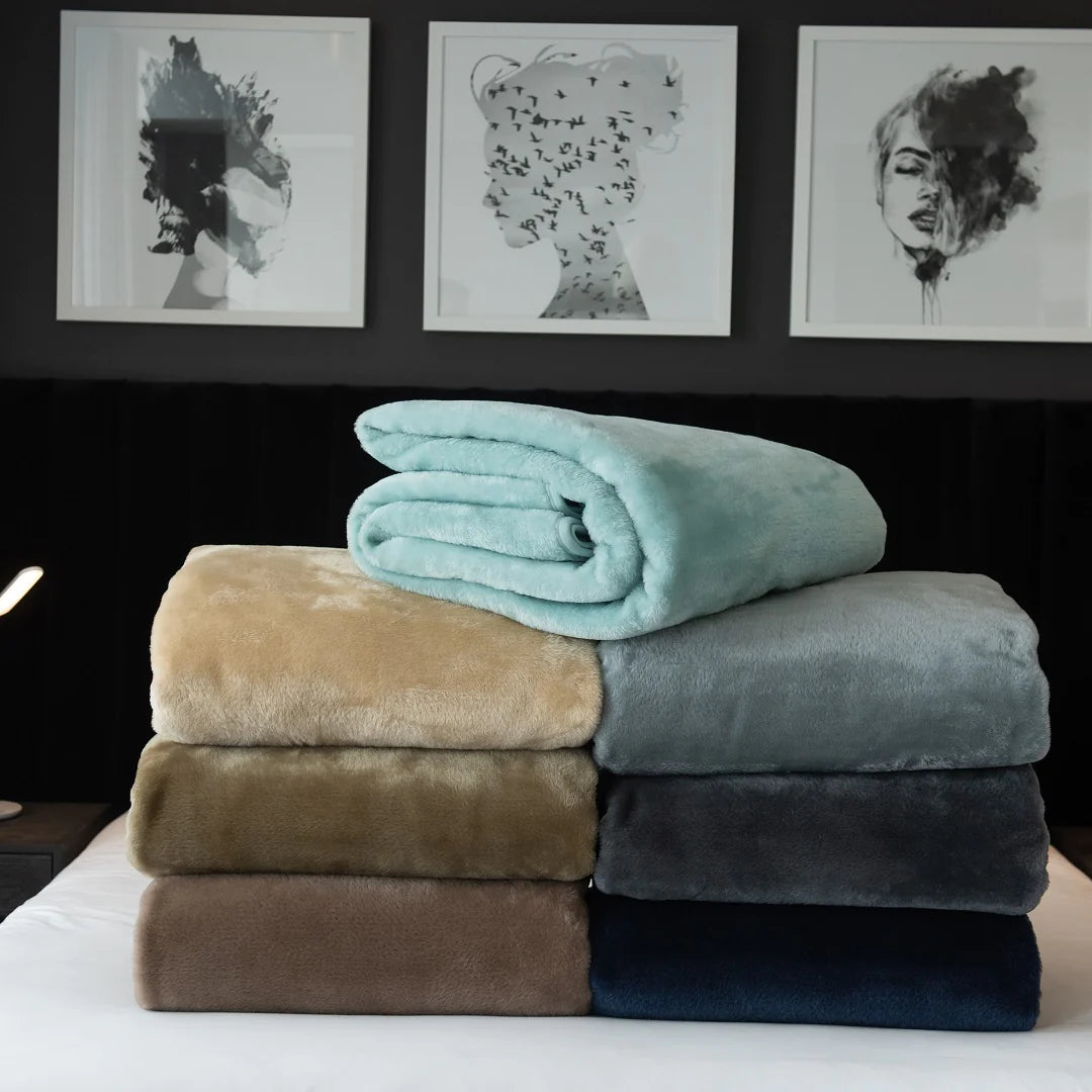 Belfiore Hotel - Plain Navy Blankets / Aranda