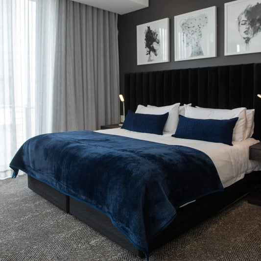 Belfiore Hotel - Plain Navy Blankets / Aranda