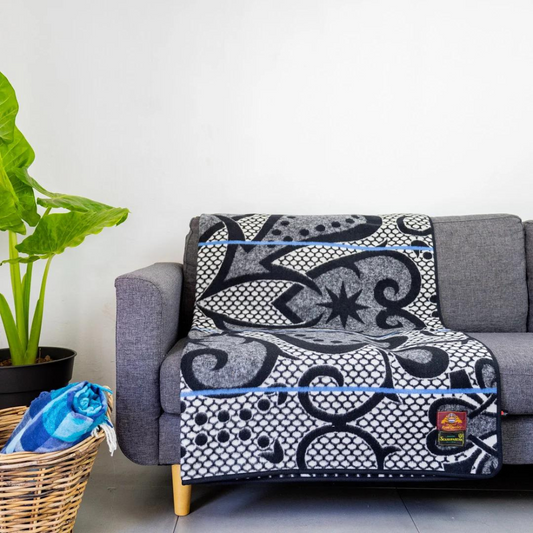 Seanamarena - Chromatic | Black / Natural / Cobalt Blankets / Aranda