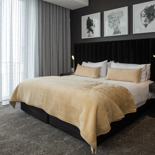 Belfiore Hotel - Plain Bone Blankets / Aranda