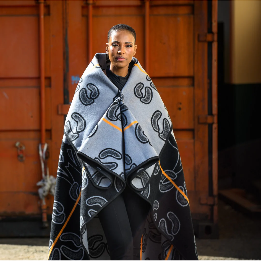 Likhomo | Black/Light Grey/Yolk Blankets / Aranda