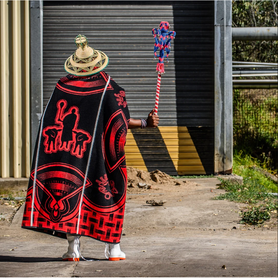 Leisa | Black/Scarlet/Natural Blankets / Aranda