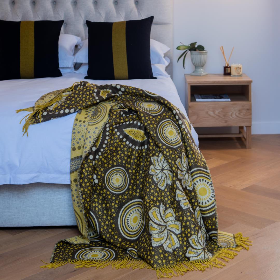 Shweshwe Throw Blanket – My Africa Collection | Cocoa/Nugget Gold – South African Textile Elegance Blankets / Aranda
