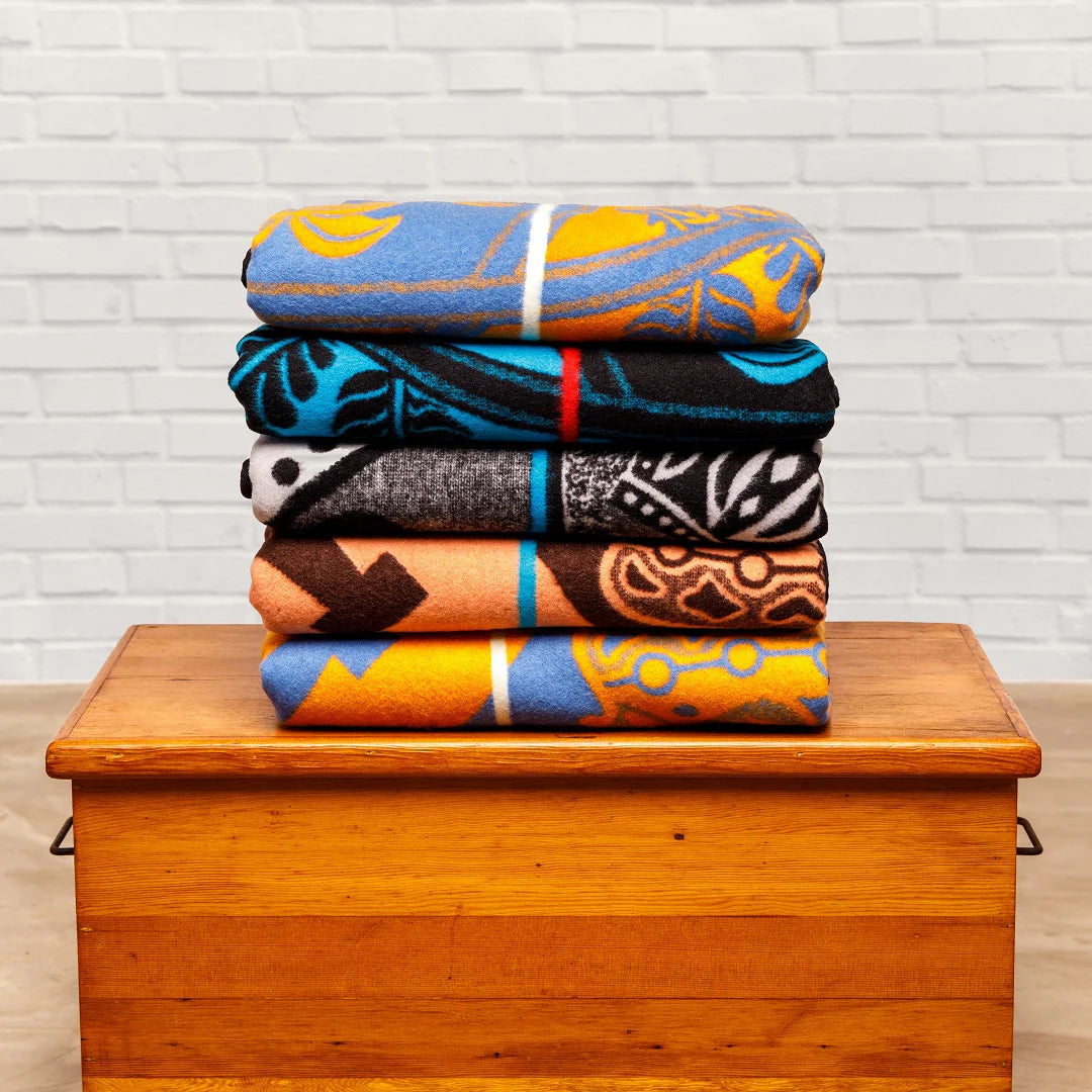 Victoria England - Crest | Black / Peacock / Scarlet Blankets / Basotho Heritage Blankets