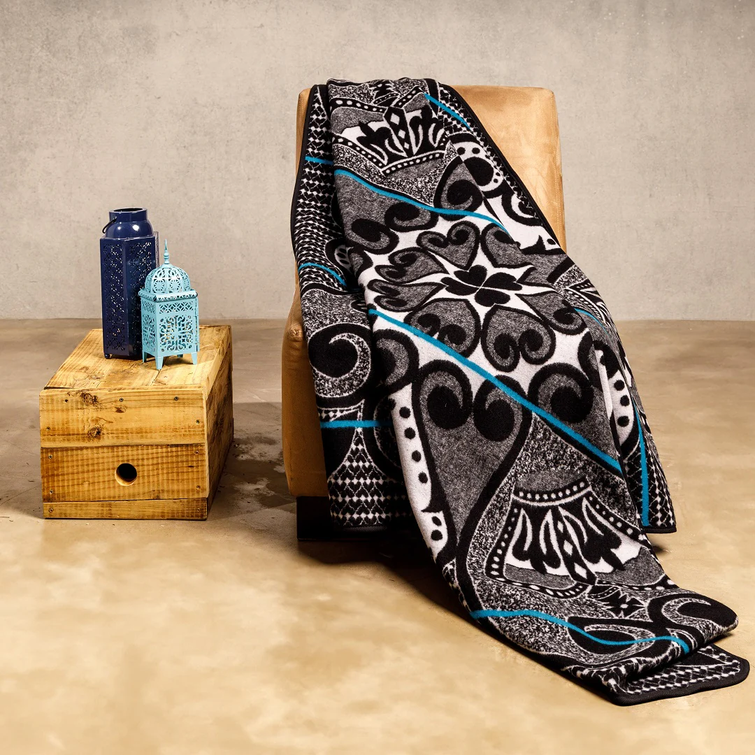 Victoria England - Pelo Ha Morena | Black / Silver / Peacock Blankets / Aranda