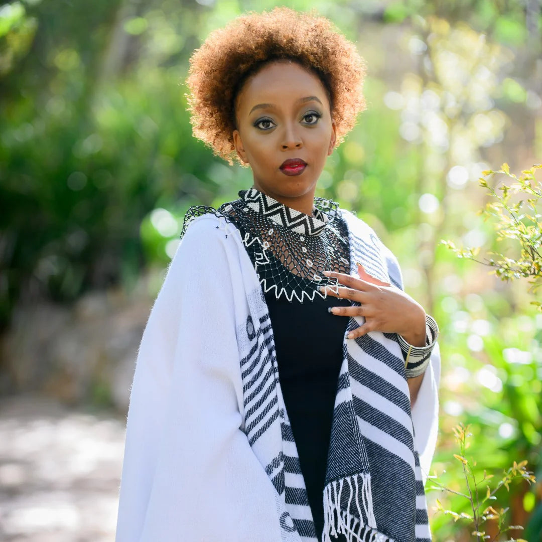 High Bulk Jacquard Wrap – Xhosa | Black/Briiant White