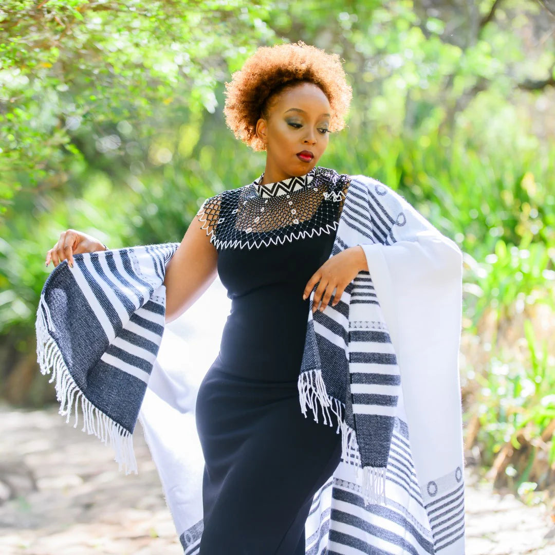 High Bulk Jacquard Wrap – Xhosa | Black/Briiant White