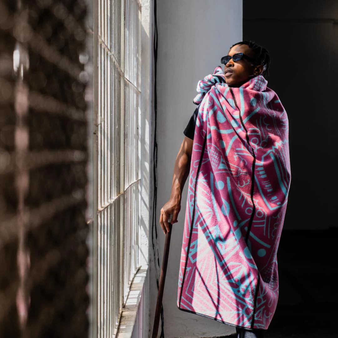 Manoti A Koriana Pink / Light Aqua Blankets / Aranda
