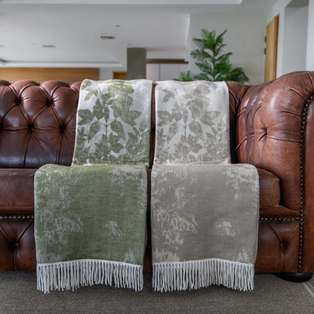 Bella Vita Dappled Leaves jacquard throw in hunter green and cobblestone grey, 150 × 200 cm, super-soft acrylic