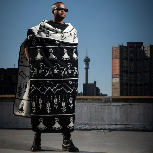 Bodulo | Black/Natural Blankets / Aranda