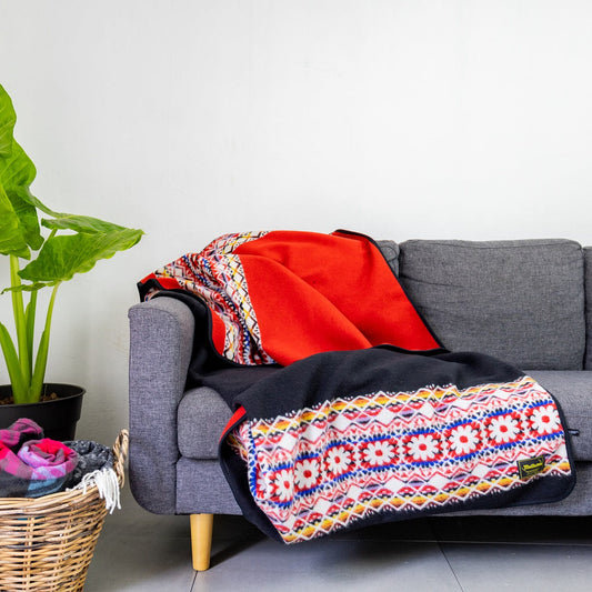 Matlama Bound Black / Scarlet Blankets / Aranda