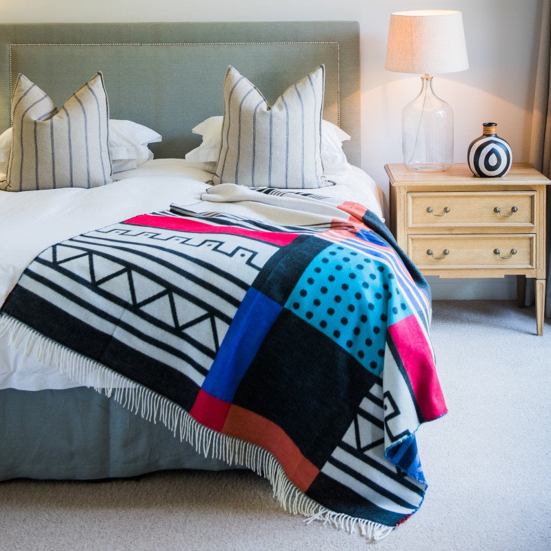 Xhosa Umbhaco Throw Blanket – My Africa Collection | Black/Natural – Bold African Tradition Blankets / Aranda