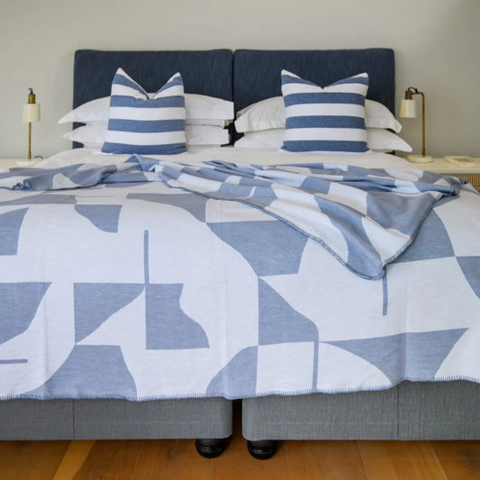 “Amanda Cotton Shapes Overcast Sky White throw blanket 200x230 cm brushed-cotton jacquard”

“Grey-blue and white cotton acrylic jacquard throw – Amanda Shapes double size”
