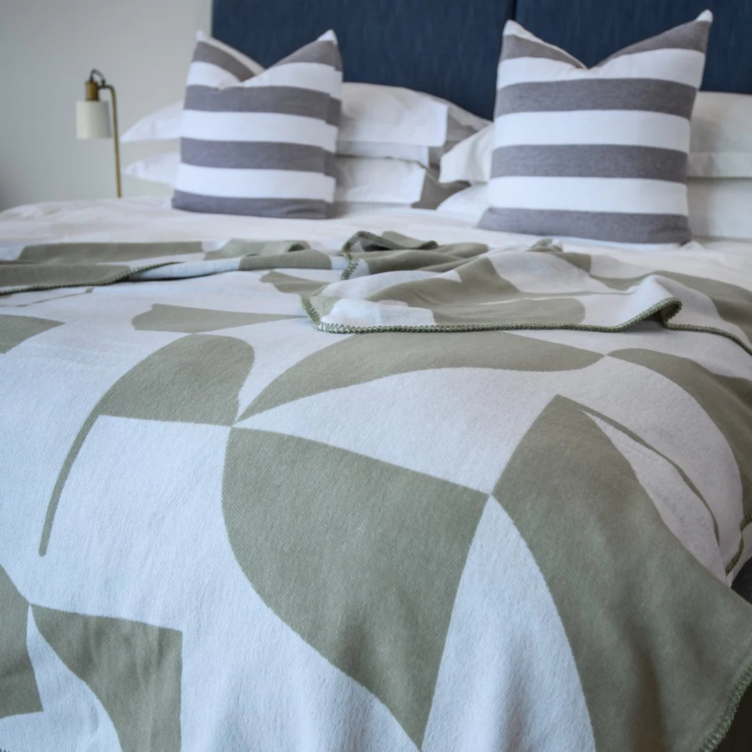 “Detailed view of olive and white jacquard pattern on Amanda Cotton Shapes throw”

“Texture close-up of brushed cotton acrylic weave in olive white Shapes throw"