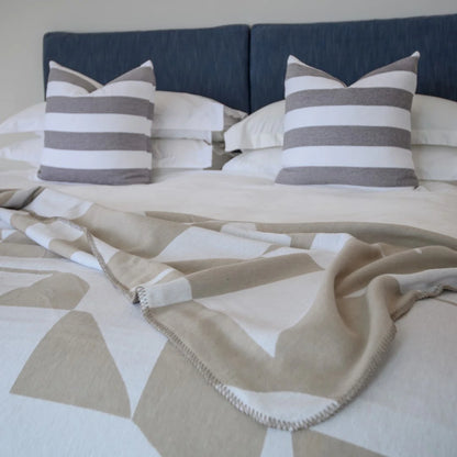 Double size Amanda Cotton Shapes Cobblestone White throw used as bed cover with neutral bedding

Luxury cotton acrylic jacquard throw in cobblestone white on queen bed
