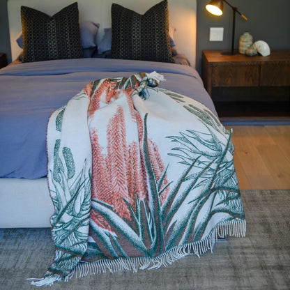 Bella Vita Aloe Ferox Throw Blanket – Xhosa Warrior-Inspired Geometric Design – 100% Ultra-Soft Acrylic – My Africa Collection