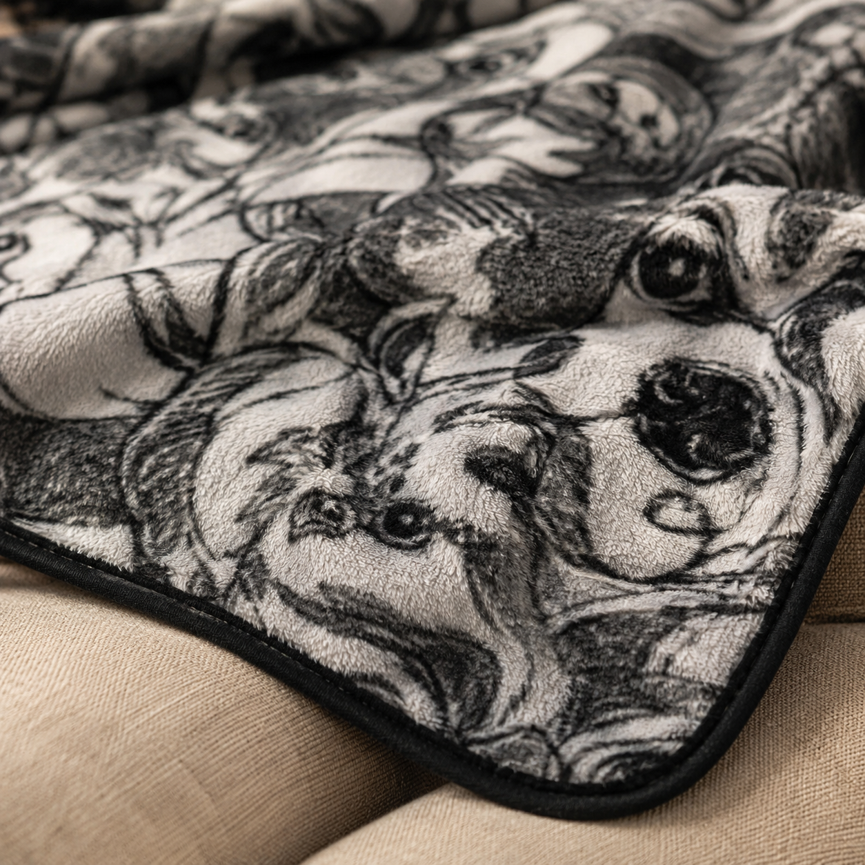 Pet Blanket - Pet Shop - Black / Dove Blankets / Aranda