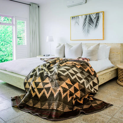 Earthy and elegant, the Zulu Basket Throw in Coffee/Clay pays tribute to Zulu weaving artistry. A textured, culturally rich piece from the My Africa Collection.